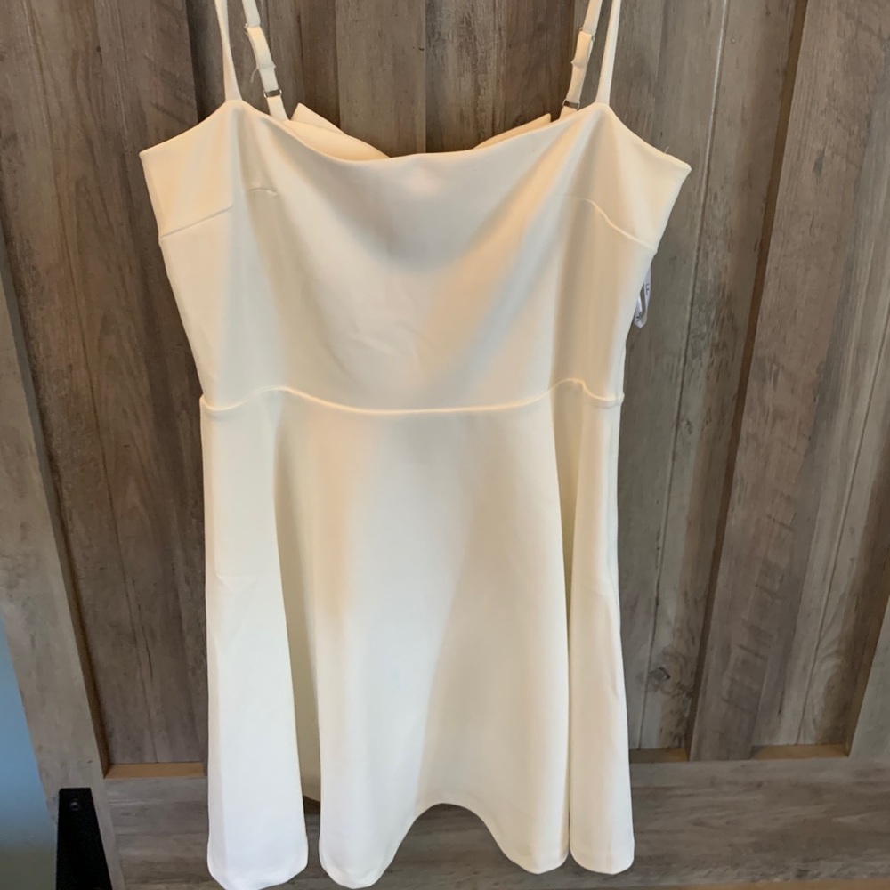 LITTLE WHITE DRESS